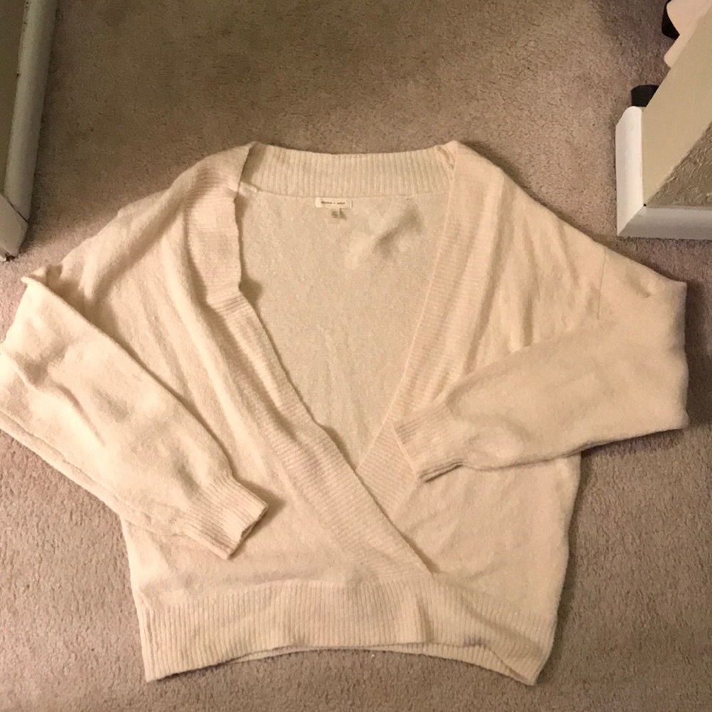 URBAN OUTFITTERS Silence + Noise Cream sweater - M